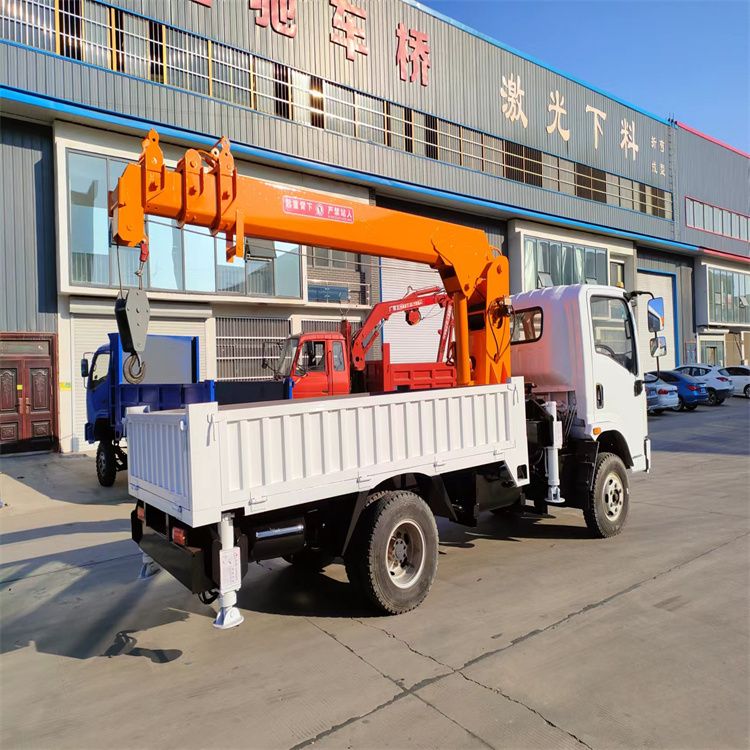 岚县三轮随车吊定制 农用改装机自备吊中瑞长期出售